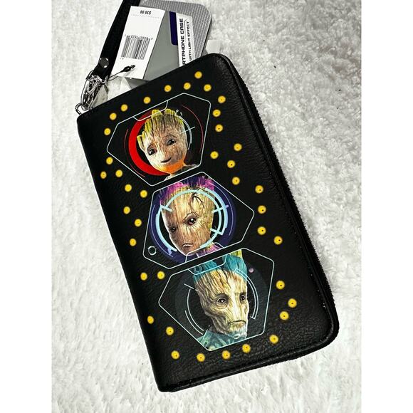 Disney “I Am Groot” Guardians of the Galaxy Light Up Phone Case Wallet Wristlet - Picture 1 of 4